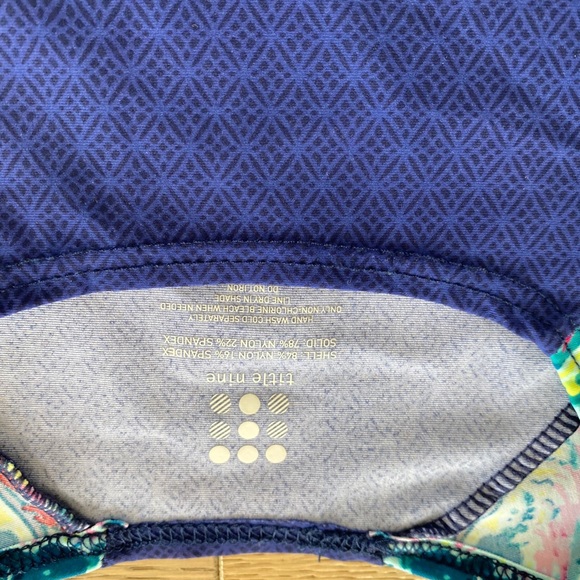 Title Nine short sleeve rash guard blue small - Picture 2 of 5